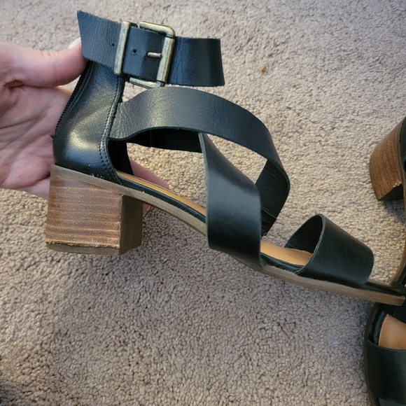 Steve madden strappy sandals - Picture 2 of 2